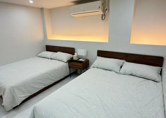 Hostel Harry 부산역 1분 이재모피자 옆 *