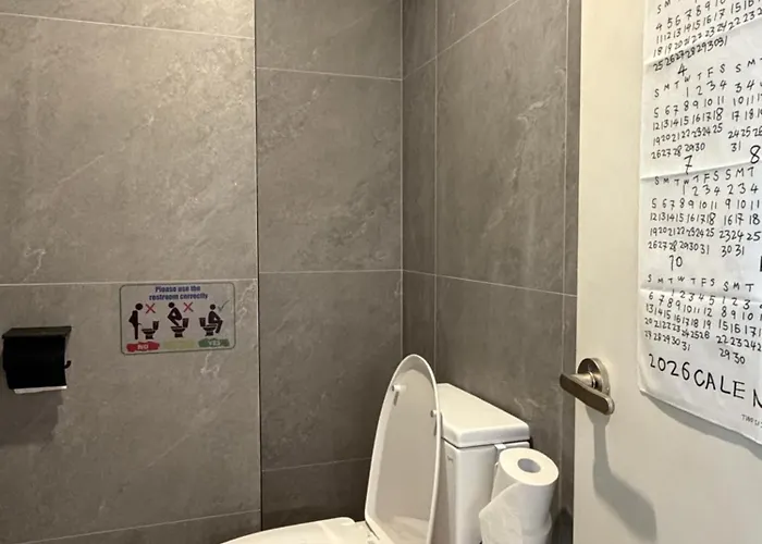 Hostel Harry 부산역 1분 이재모피자 옆 *